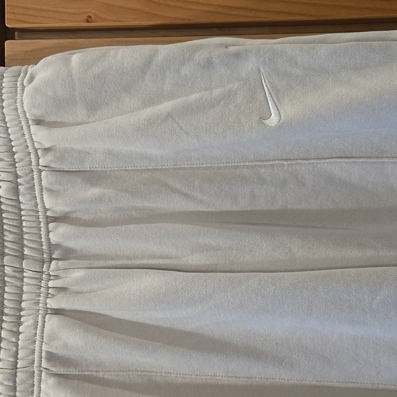 Nike Off-White Color Sweatshirt And Lounge Pants Set, Size Small, EC - Picture 8 of 10